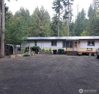 251 N Mount Washington Dr, Hoodsport, WA 98548