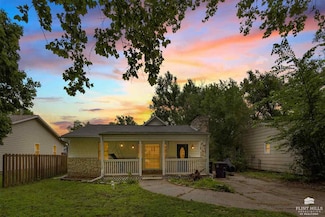 1970 Lincoln Dr, Manhattan, KS 66502
