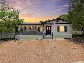 823 Trail Crest Dr, Canyon Lake, TX 78133