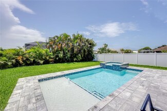 784 94th Ave N, Naples, FL 34108