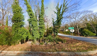 322 NW Woodland Dr, Gainesville, GA 30501