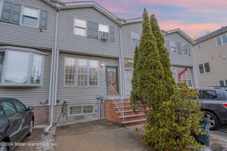 70 Hope Ln, Staten Island, NY 10305