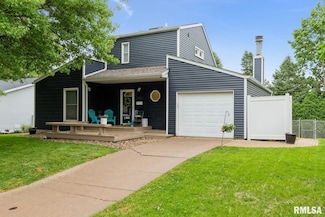 2927 S Hampton Dr, Bettendorf, IA 52722