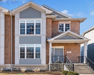 819 N Center St, Naperville, IL 60563