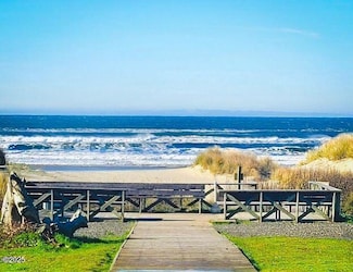 88416 1st Ave Unit 102, Florence, OR 97439