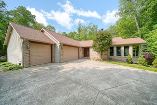 5555 Firethorne Dr, Jackson, MI 49201