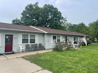 118 W Adams St, Three Rivers, MI 49093