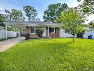2480 Teakwood Manor Dr, Florissant, MO 63031
