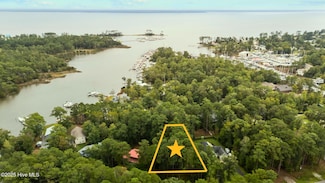 1408 Seafarer Dr, Oriental, NC 28571