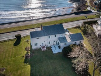 132 Memorial Blvd, Newport, RI 02840