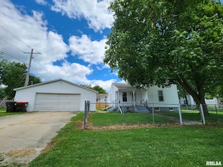 228 4th St, Lincoln, IL 62656