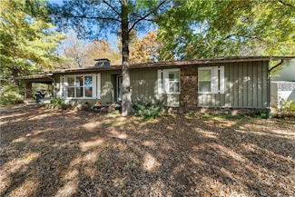 1316 E Cardinal Dr, Fayetteville, AR 72703