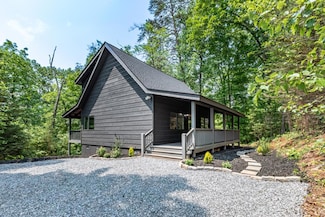 235 Red Bud Ln, Hiawassee, GA 30546