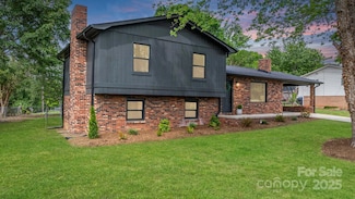 606 Hillcrest St, Hudson, NC 28638