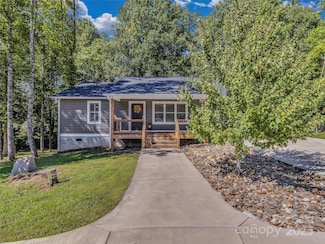 212 Walt Dr, Hendersonville, NC 28792