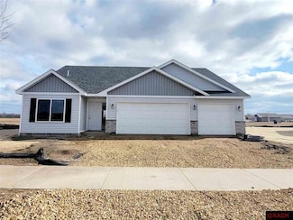 906 Cook St, Saint Peter, MN 56082