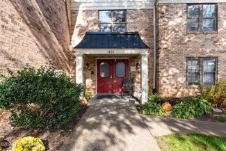 1800 Manor House Dr Unit 200, Louisville, KY 40220