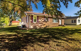 316 E Poplar St, Boonville, IN 47601