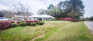 212 White Oak Ave, Crestview, FL 32536