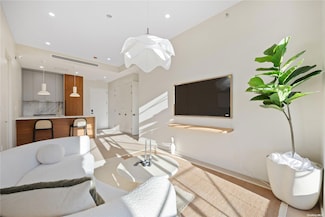 31-16 21st St Unit 2F, Long Island City, NY 11106