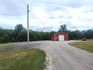136 W Under Ridge Rd, Conneaut, OH 44030