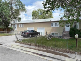 808 E Adams Ave, Riverton, WY 82501