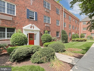 1704 W Abingdon Dr Unit 302, Alexandria, VA 22314