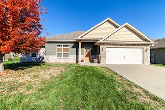 3703 Flatwater Dr, Columbia, MO 65202