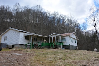 97 Angels Dr, Poca, WV 25159