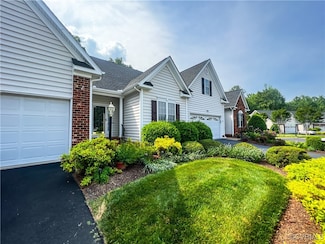 102 Carriage Point Ln, Glen Allen, VA 23059