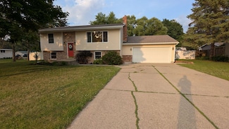 1202 Woodlawn Ave, Clare, MI 48617