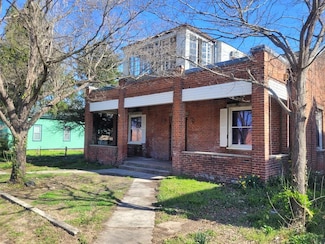 105 E Tennessee Ave, Crewe, VA 23930