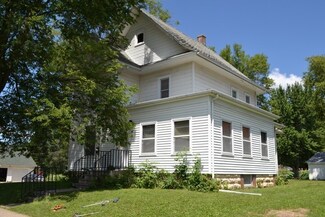 110 W 2nd St, Olin, IA 52320
