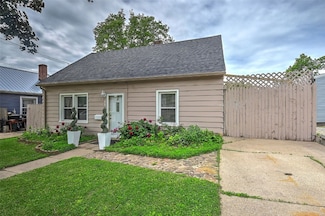361 30th St SE, Cedar Rapids, IA 52403