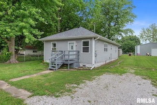 402 Linkins Ave, Tovey, IL 62570