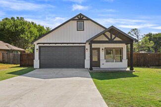 117 Dennis Dr, Azle, TX 76020