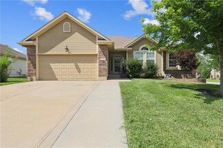 1110 Wiltshire Blvd, Raymore, MO 64083