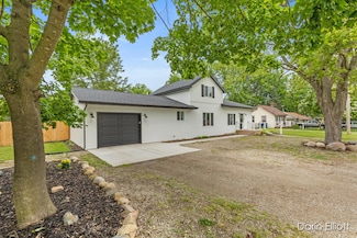 412 S Woodworth St, Corunna, MI 48817