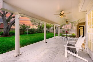 4107 Alice Dr, Sugar Land, TX 77478
