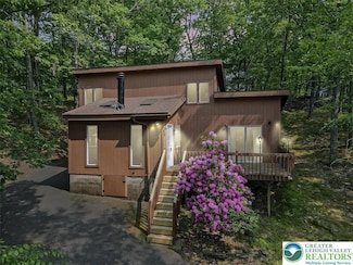 5015 Woodbridge Dr E, Bushkill, PA 18324