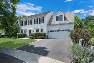 618 Sunnyside Ave, Gurnee, IL 60031