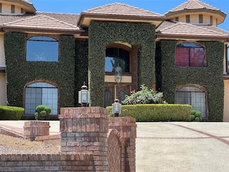 7421 Live Oak Dr, Riverside, CA 92509