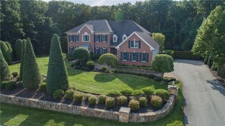 90 Lenihan Ln, East Greenwich, RI 02818