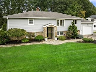 57 Maury Ln, Shrewsbury, MA 01545