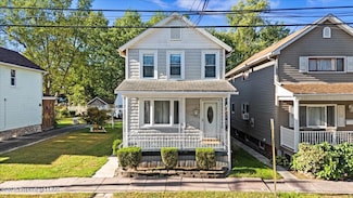 15 Manhattan St, Ashley, PA 18706