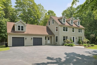 72 Lakeside Dr, Falmouth, ME 04105