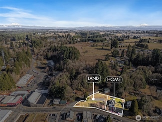 216 1 SE 1st St, Winlock, WA 98596