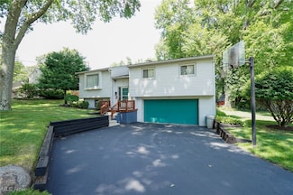 16 Mary Ann Ln, Youngstown, OH 44511