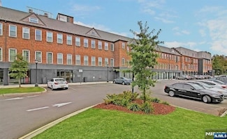 120 Georges Rd Unit 310, New Brunswick, NJ 08901
