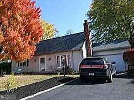 4731 Hulmeville Rd, Bensalem, PA 19020